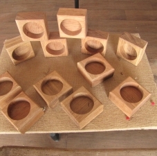 Wooden table decorations for small flower display